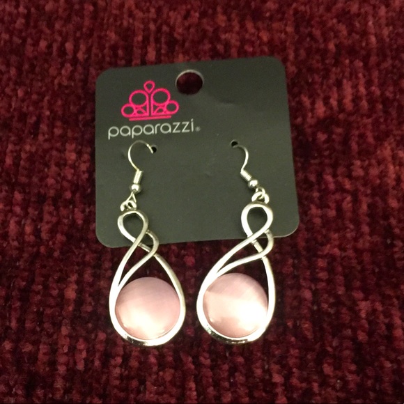 π3/$10πNWT Paparazzi Pink Gem Earrings